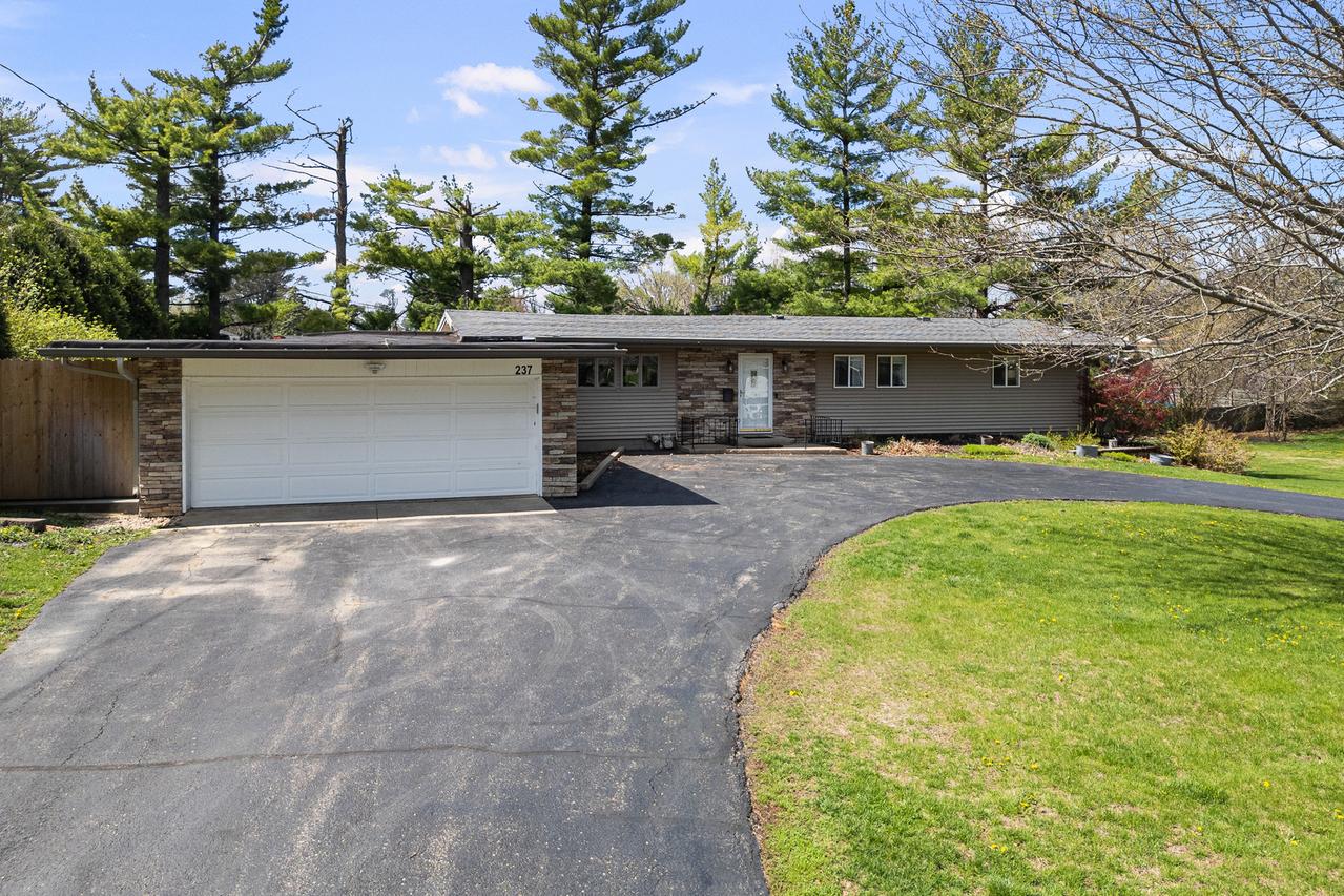 237 Birch Pl., Kewanee, IL 61443