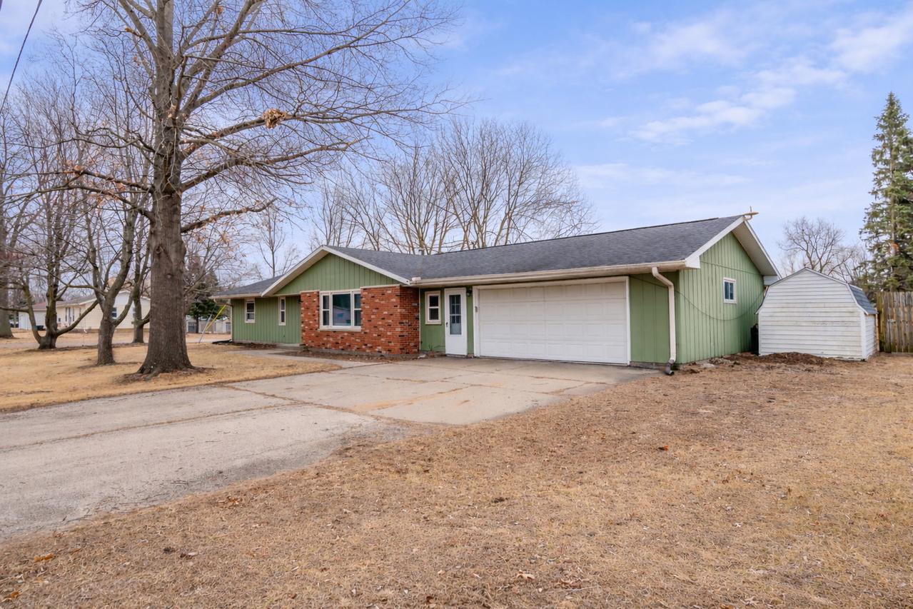 300 Highland Ave., Erie, IL 61250