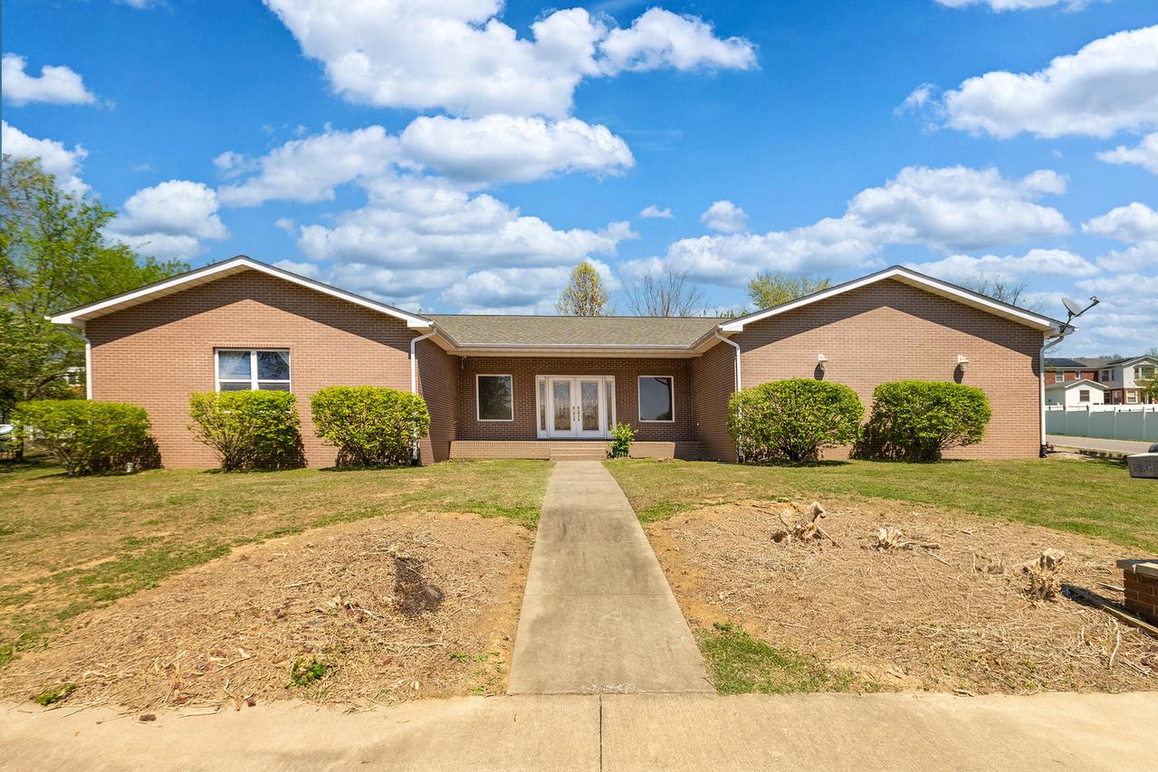 10 Peachtree Pl., Harrisburg, IL 62946