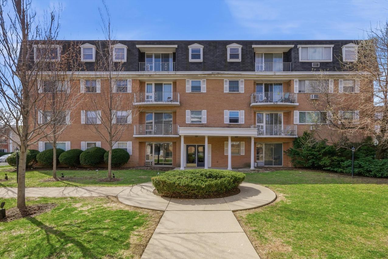 415 Wesley Ave. #21, Oak Park, IL 60302