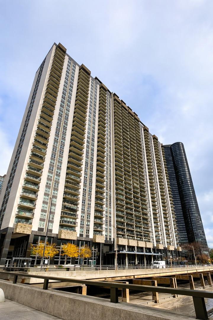 400 E Randolph St. #3314, Chicago, IL 60601