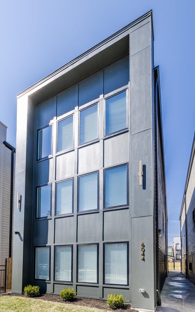 6044 S Eberhart Ave., Chicago, IL 60637