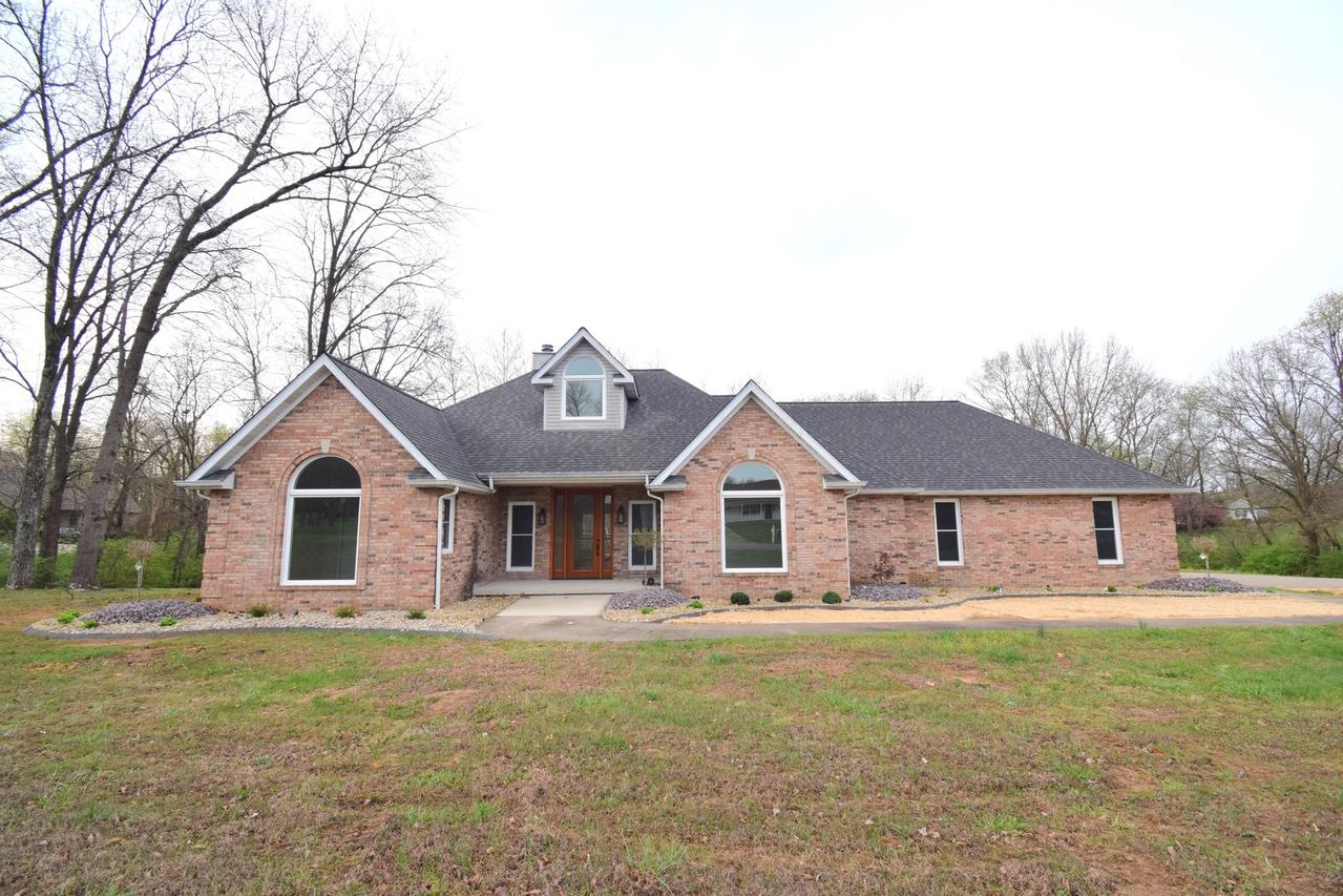 12139 E Hutchison Rd., Mt Vernon, IL 62864