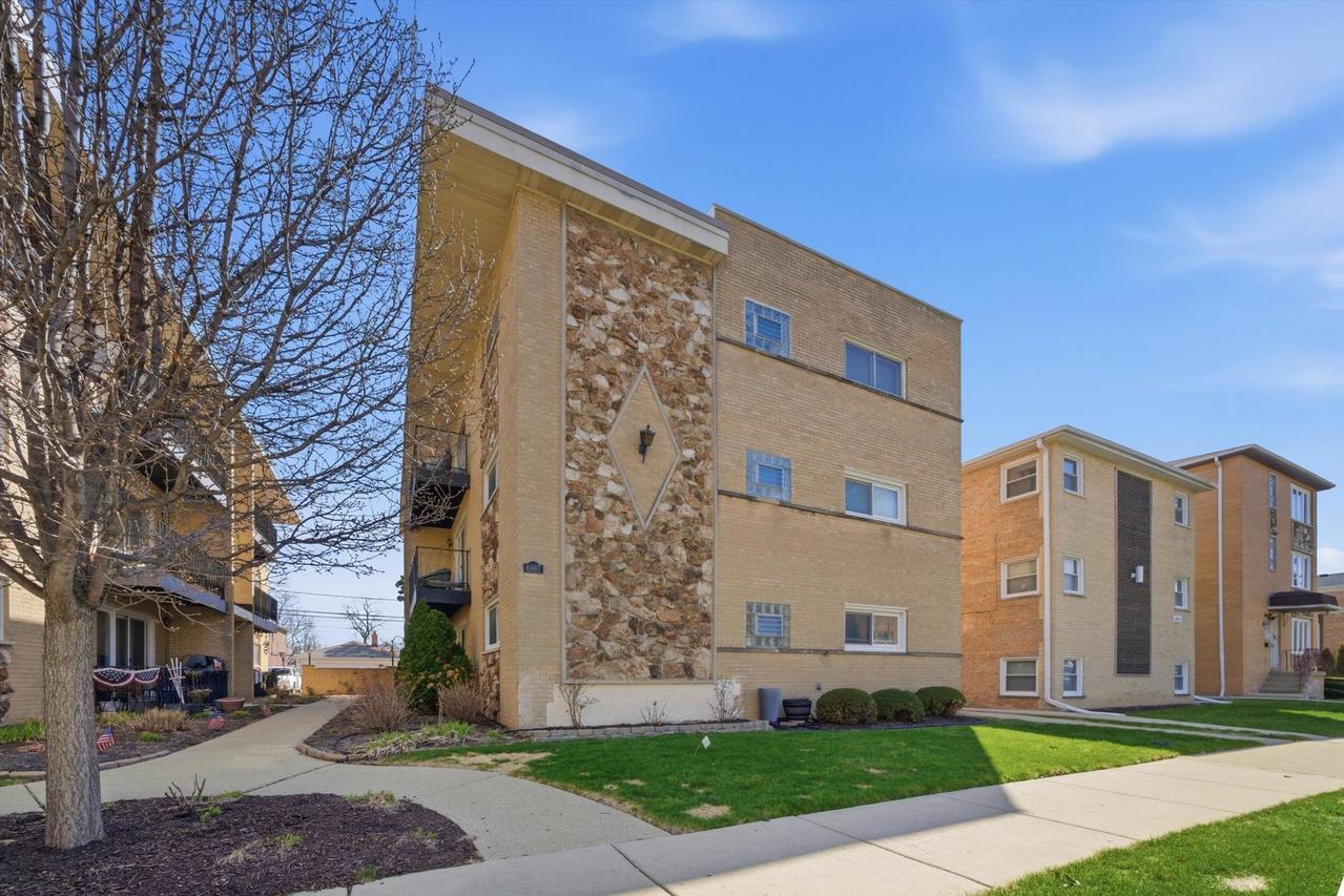 6867 N Overhill Ave. #1D, Chicago, IL 60631