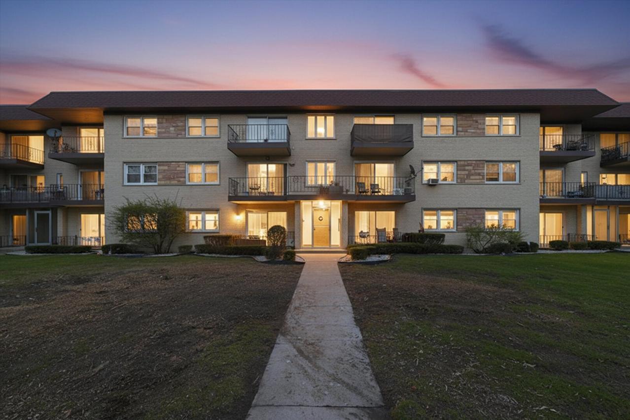 5211 N Potawatomie Ave. #206, Chicago, IL 60656