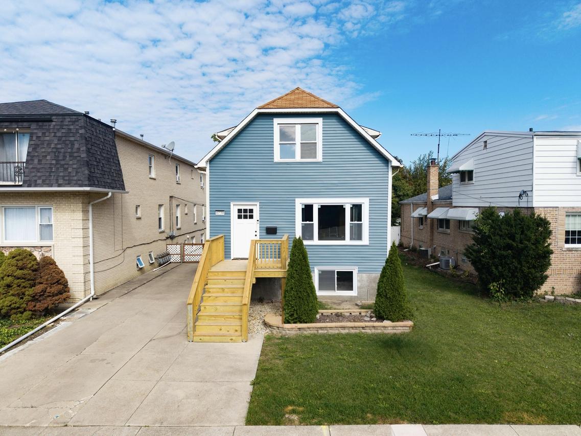 6730 W Dakin St., Chicago, IL 60634