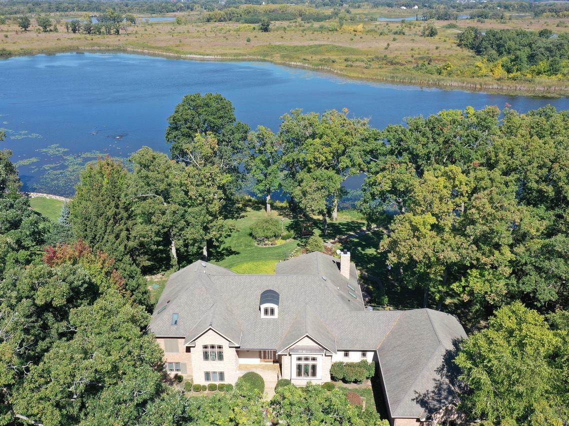 24092 W Old Oak Dr., Mundelein, IL 60060