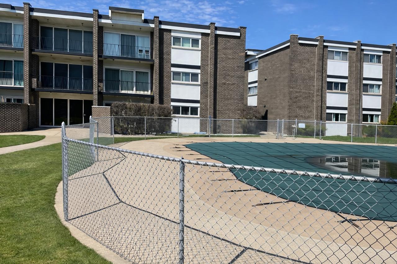 10109 Cherry Pkwy. #M10, Skokie, IL 60076