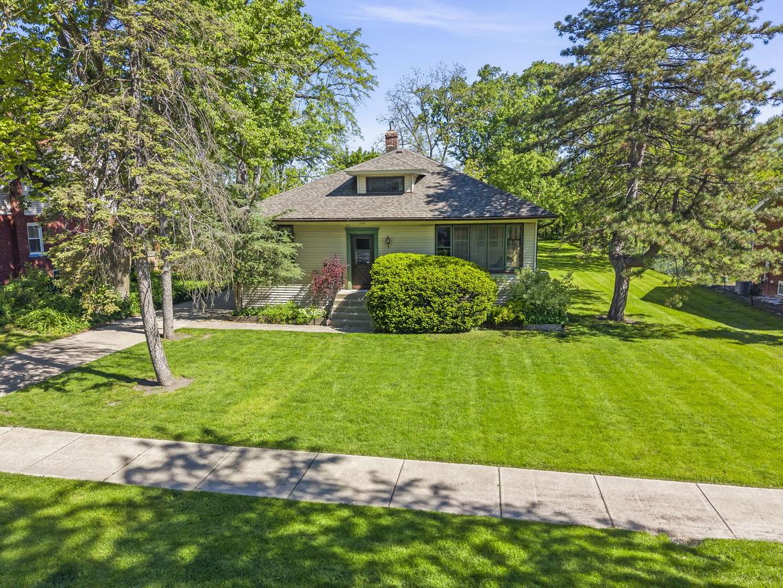 1924 Pine Rd., Homewood, IL 60430