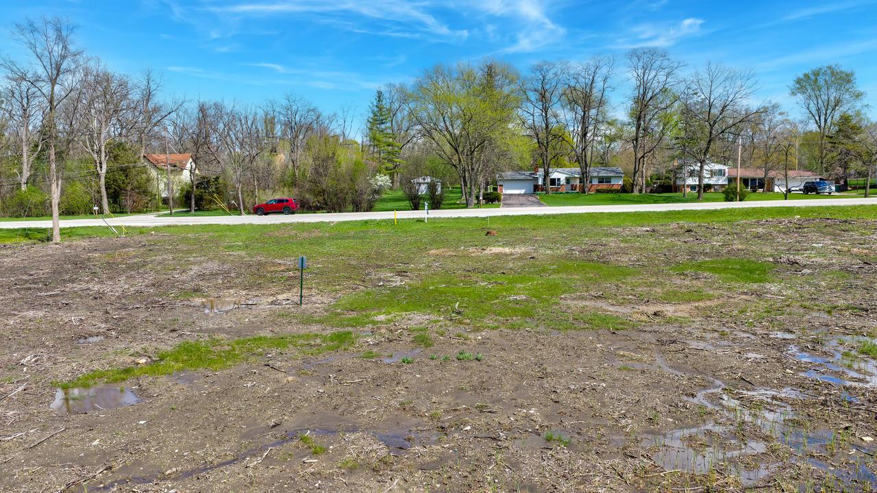 315 & 335 N St. Mary's Rd., Green Oaks, IL 60048