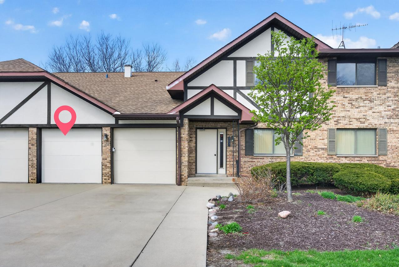 107 Walters Ln. #2A, Itasca, IL 60143