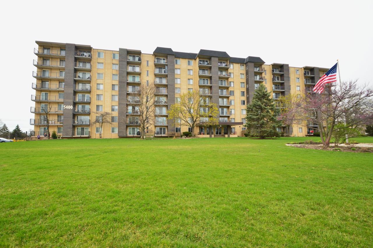 5400 Walnut Ave. #111, Downers Grove, IL 60515