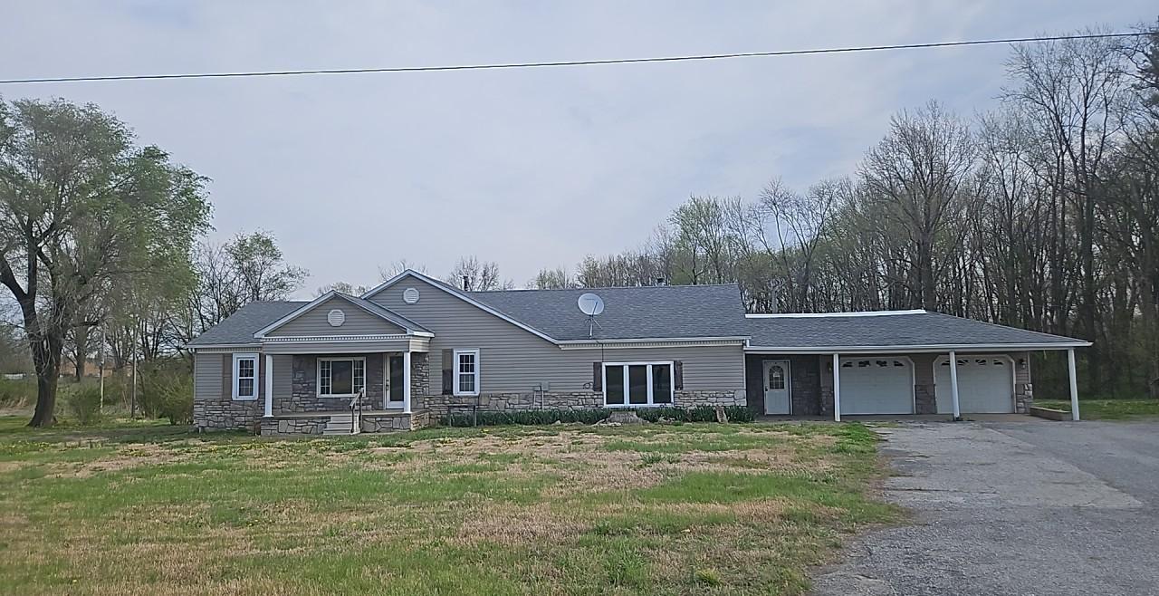 1208 E Randolph St., Mcleansboro, IL 62859