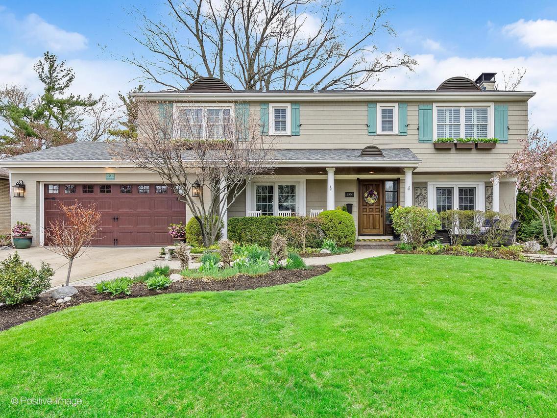 8 Larkspur Ln., Clarendon Hills, IL 60514