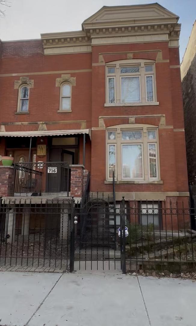 716 S Claremont Ave., Chicago, IL 60612