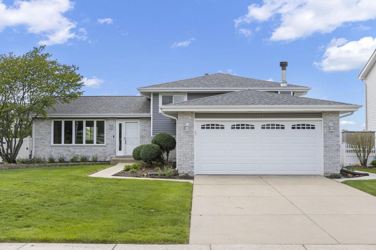 2217 Manico Dr., Crest Hill, IL 60403