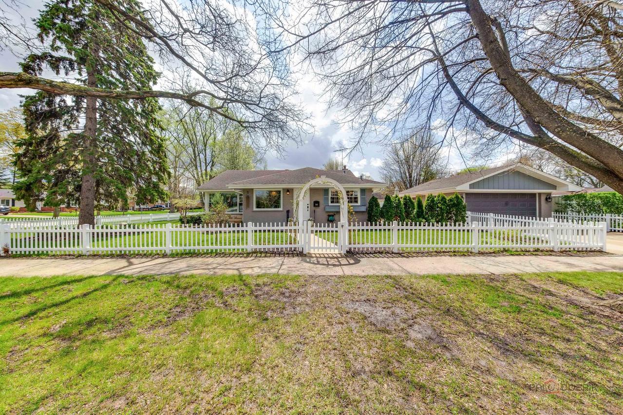 2115 E Miner St., Arlington Heights, IL 60004