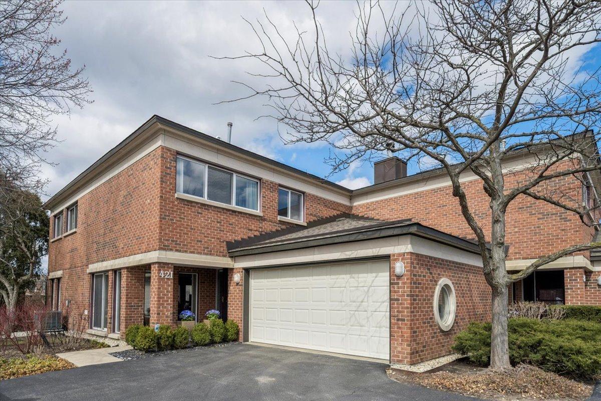 421 Milford Rd., Deerfield, IL 60015