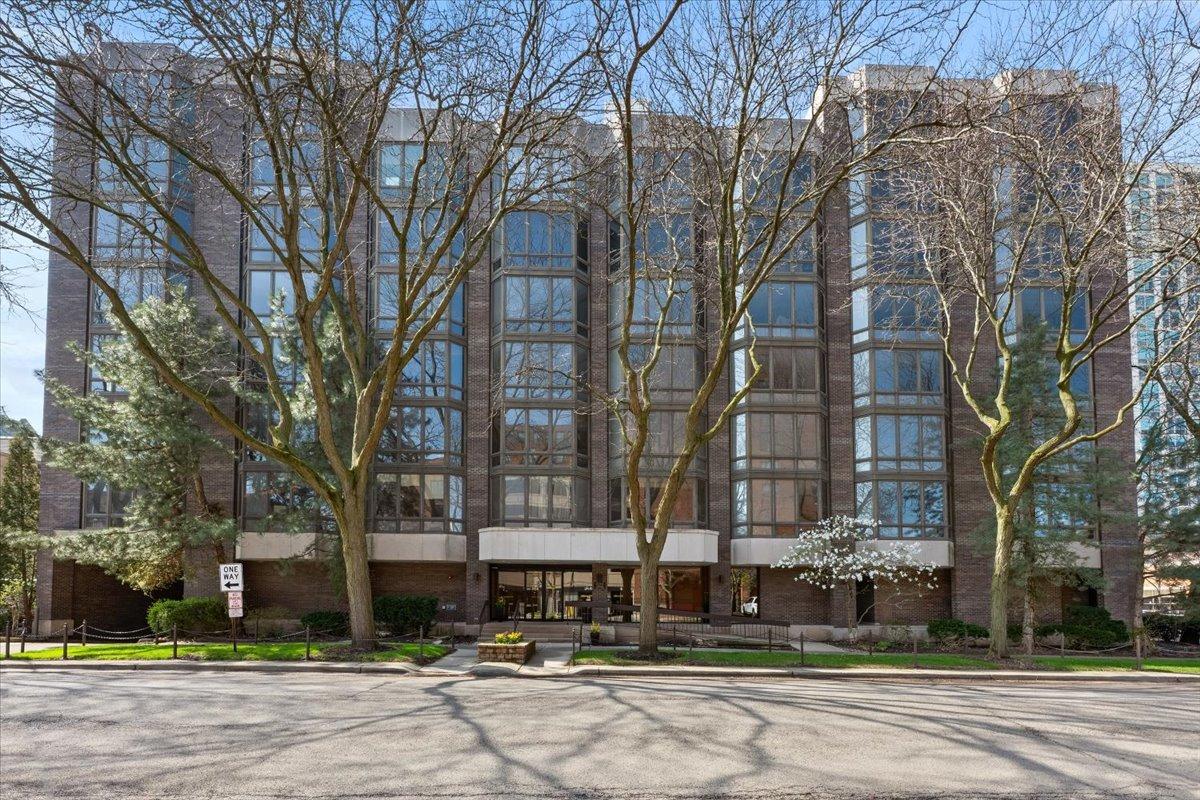 522 Church St. #6C, Evanston, IL 60201