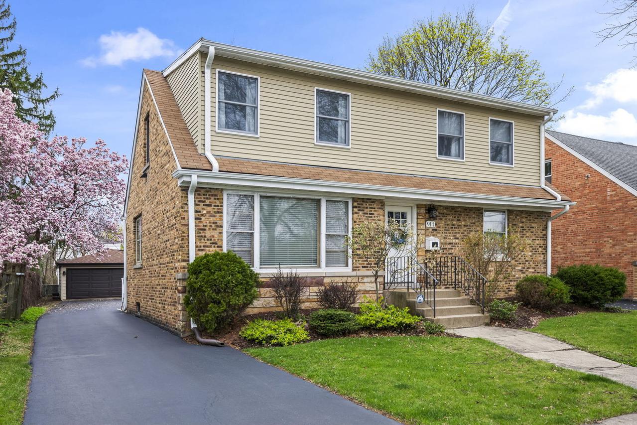 914 N Kennicott Ave., Arlington Heights, IL 60004