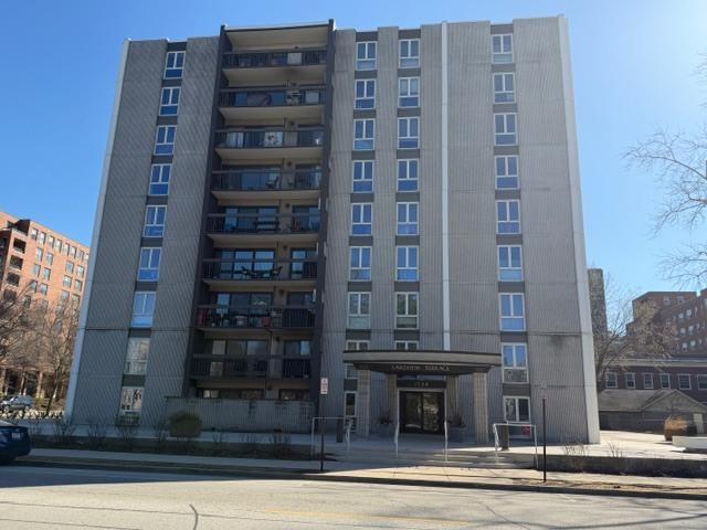 1738 Chicago Ave. #402, Evanston, IL 60201