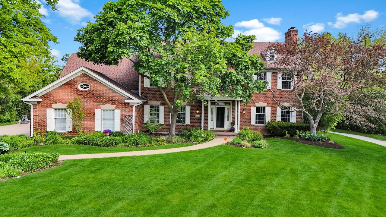 355 Trinity Ln., Oak Brook, IL 60523