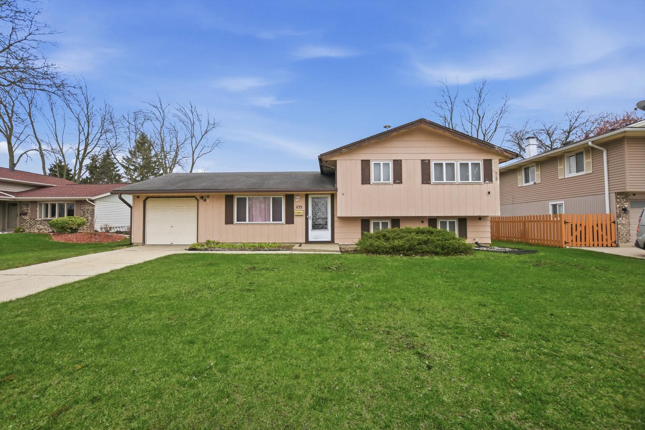 1133 Perth Dr., Schaumburg, IL 60194