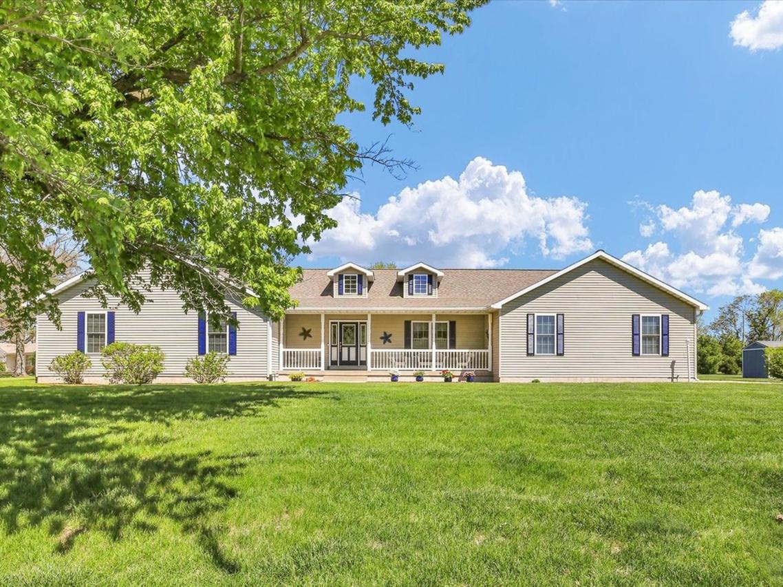 44 Hillcrest Dr., Tuscola, IL 61953
