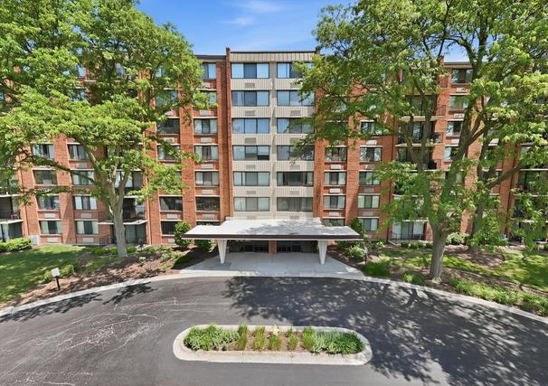 New Homes with Master Bedrooms on the 1st Floor That Attend Glenbard East High School: May 23rd to May 29th