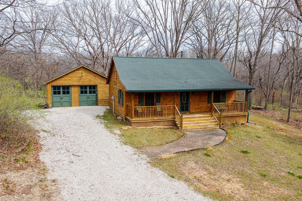121 Indian Hills Dr., Putnam, IL 61560