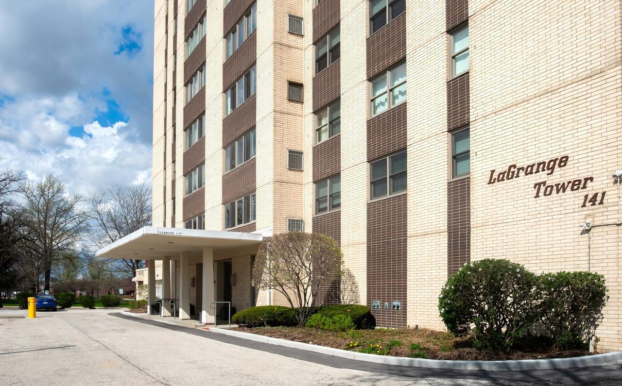 141 N La Grange Rd. #306, La Grange, IL 60525