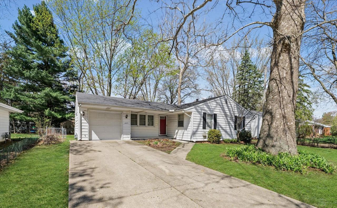 1423 Rose Dr., Champaign, IL 61821