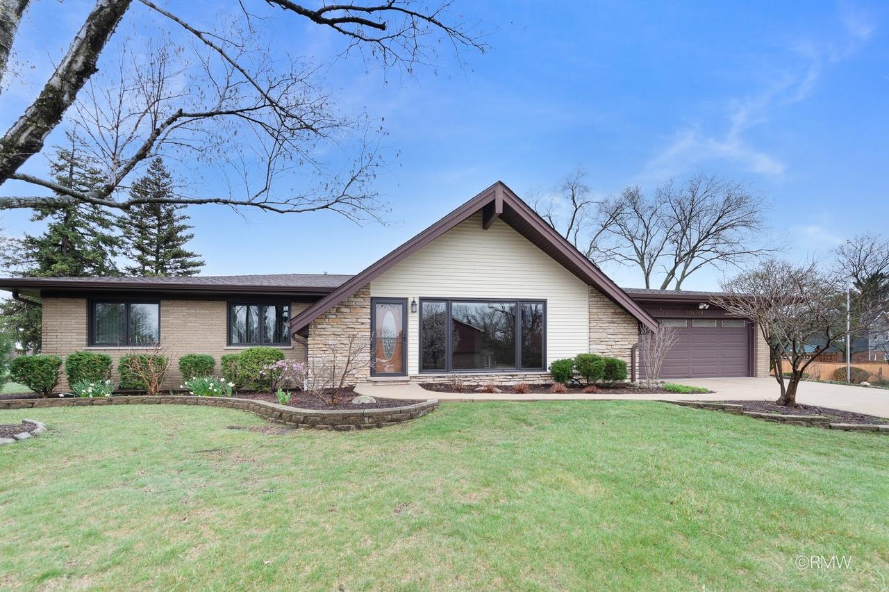 21W301 Par Ln., Itasca, IL 60143