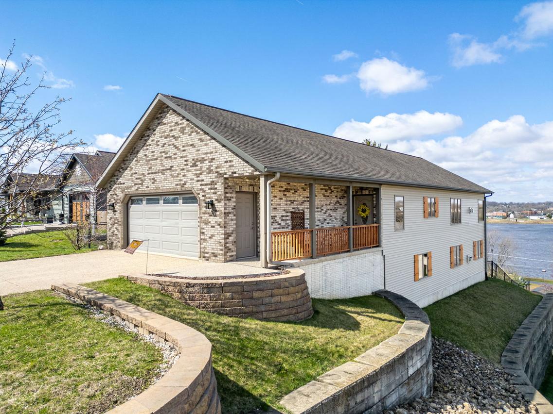 124 5th St., Fulton, IL 61252