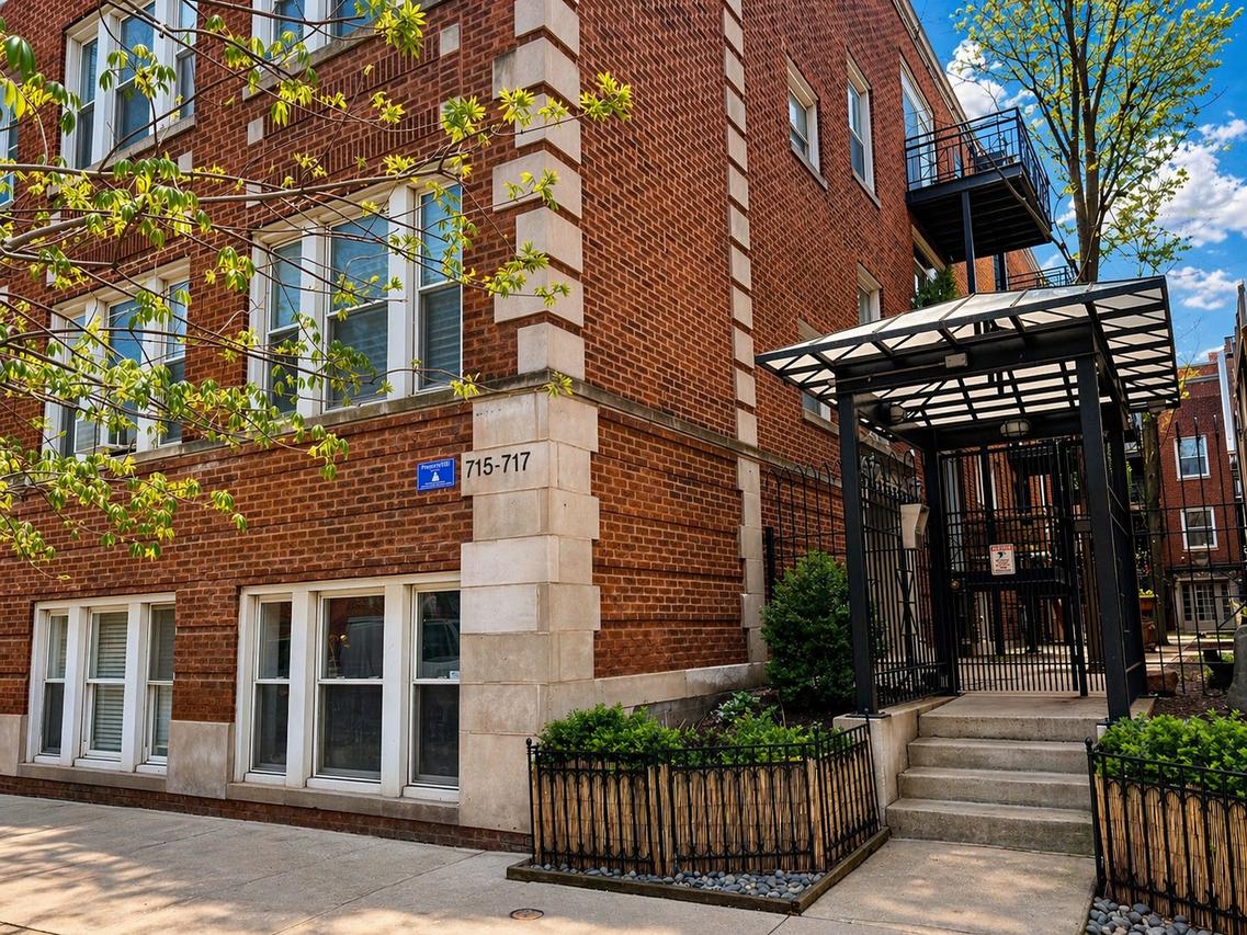 717 W Barry Ave. #3B, Chicago, IL 60657