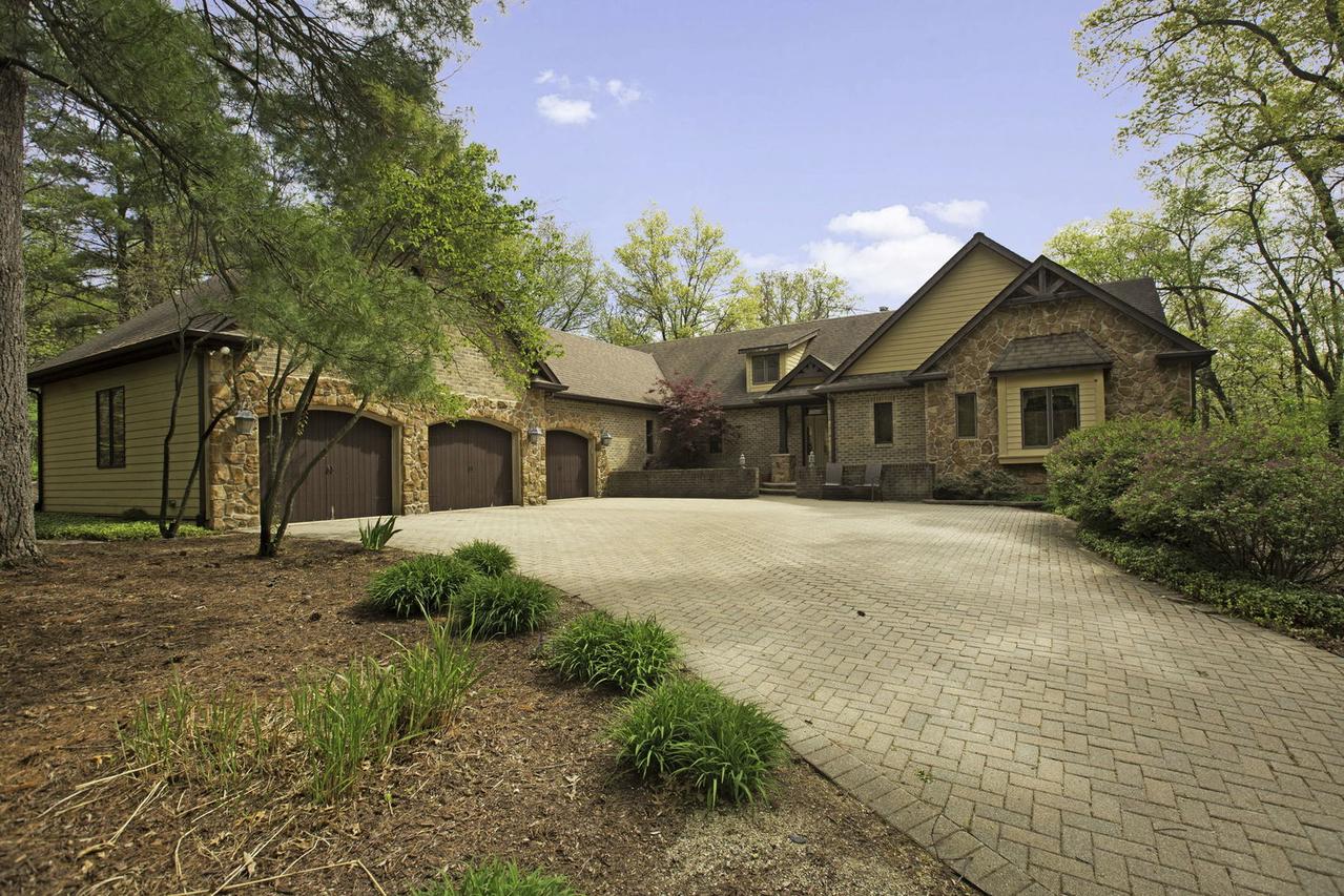 15214 Shamrock Ln., Woodstock, IL 60098