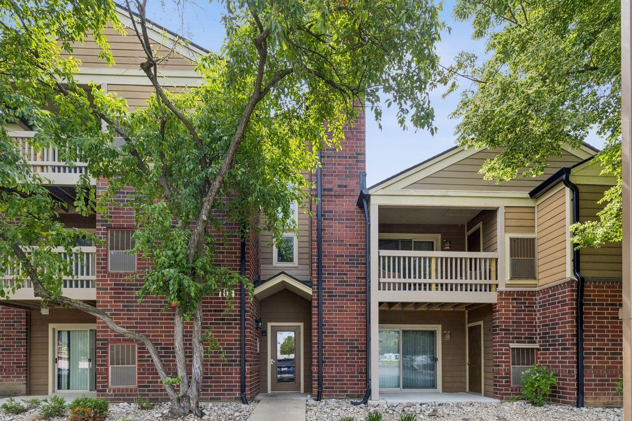 104 Glengarry Dr. #206, Bloomingdale, IL 60108