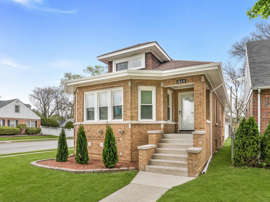 319 Bellwood Ave., Bellwood, IL 60104