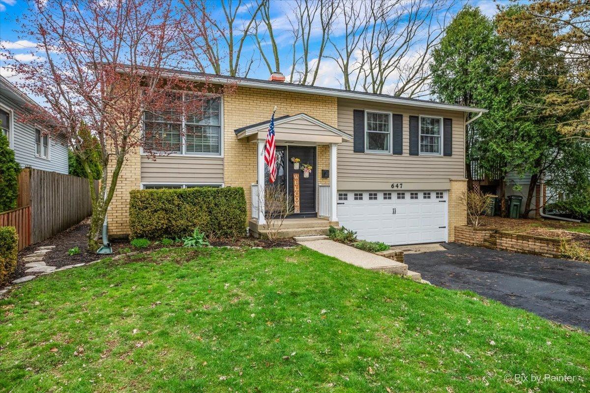 647 N Ridgemoor Ave., Mundelein, IL 60060