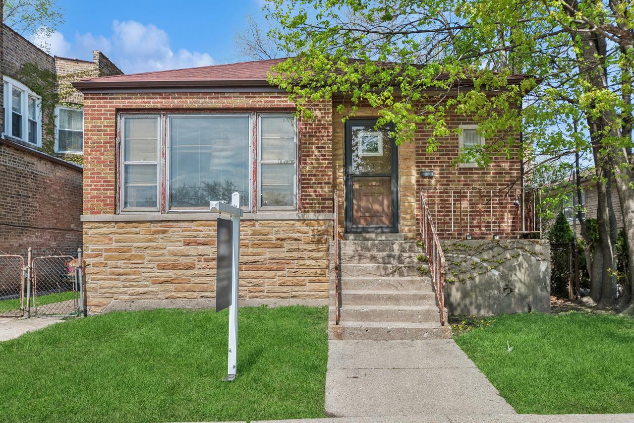 2636 W Pratt Blvd., Chicago, IL 60645