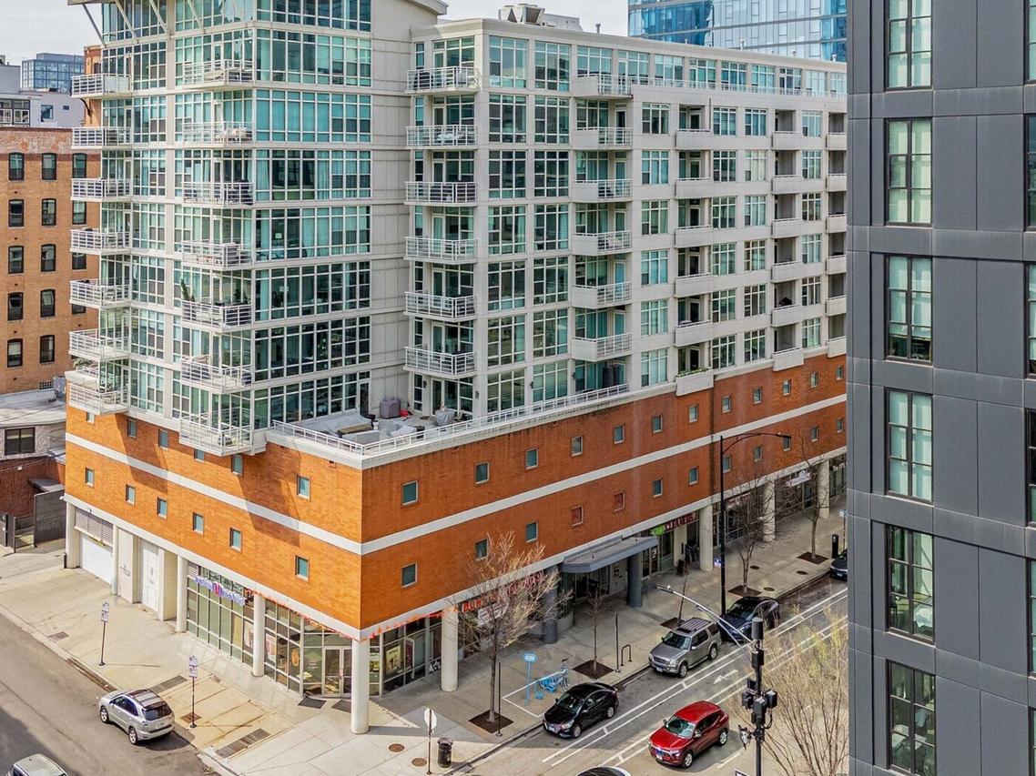 909 W Washington Blvd. #911, Chicago, IL 60607
