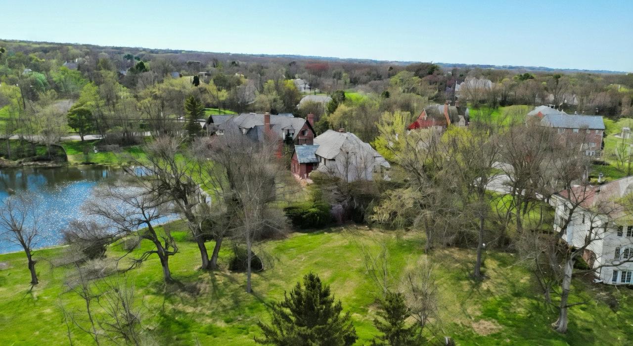 57 Hillburn Ln., North Barrington, IL 60010