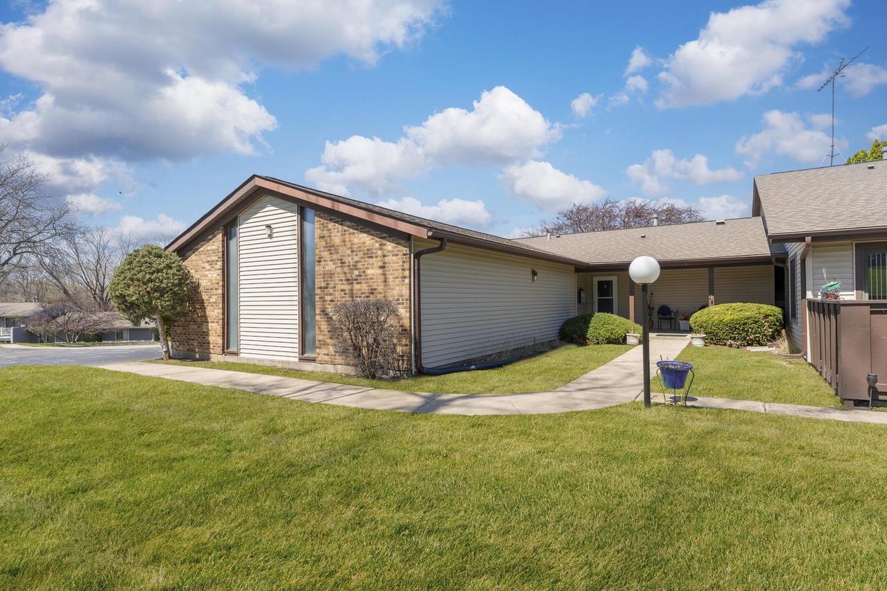 5202 Winslow Cir. #A, Mchenry, IL 60050