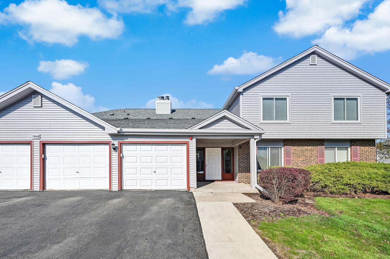 7000 Barrington Ct. #204, Woodridge, IL 60517