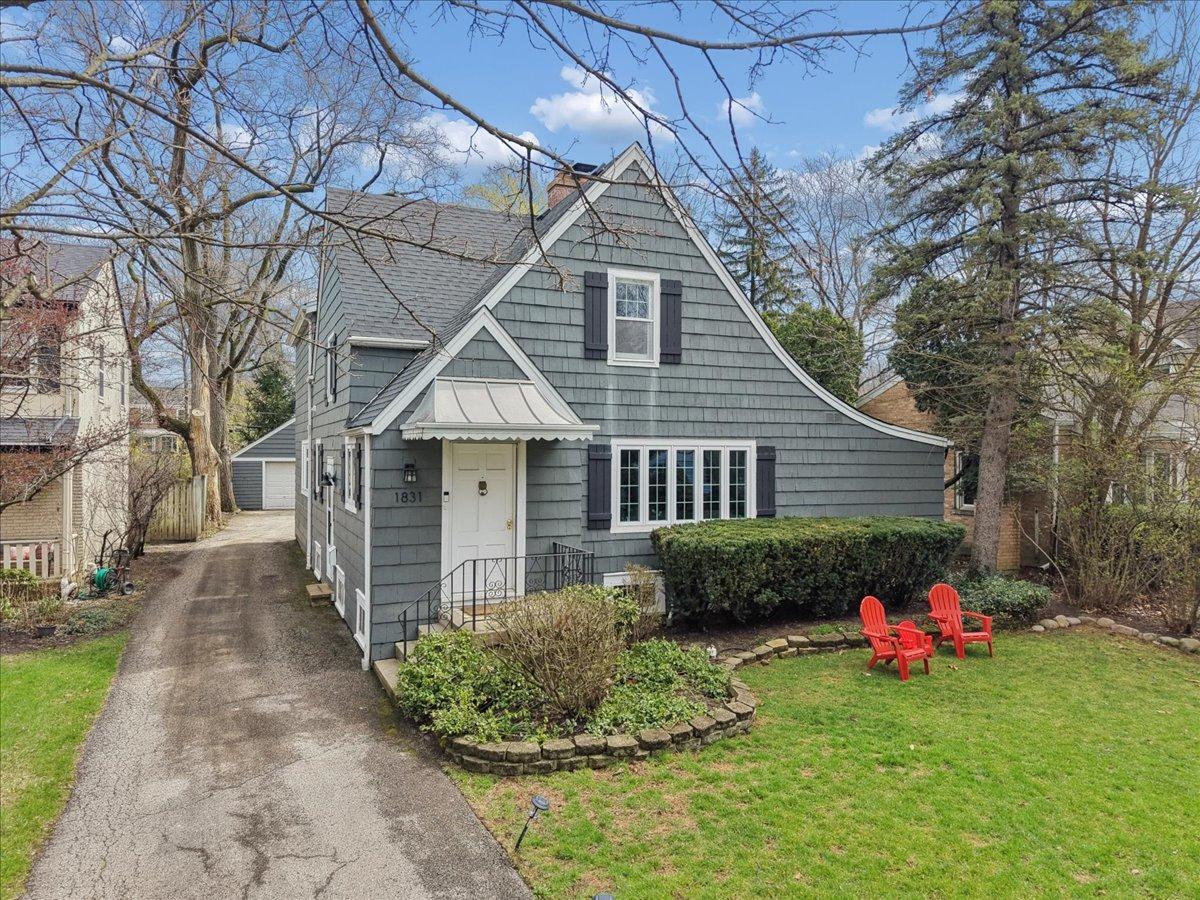 1831 Beverly Pl., Highland Park, IL 60035
