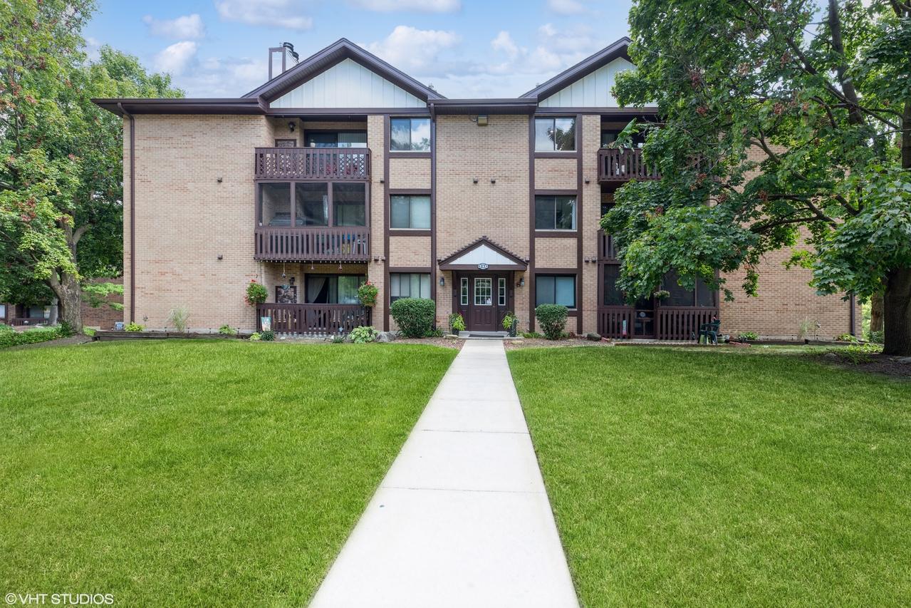 6015 Lakeside Pl. #304, Tinley Park, IL 60477