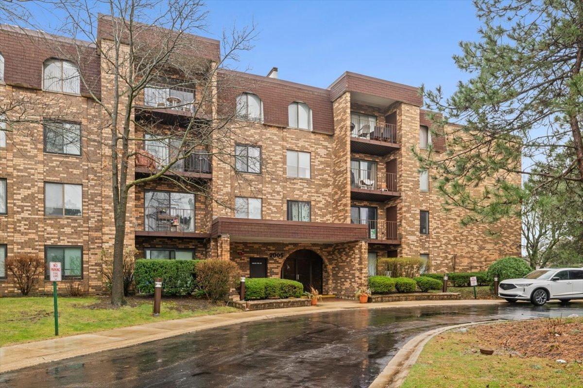 2005 Valencia Dr. #205D, Northbrook, IL 60062