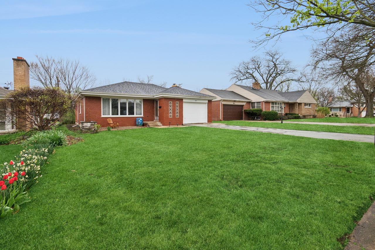 835 Latimer Ln., Flossmoor, IL 60422