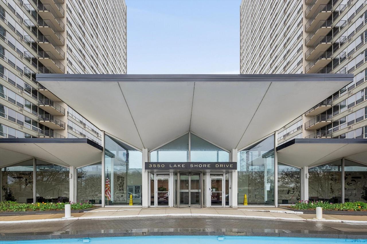 3550 N Lake Shore Dr. #1620, Chicago, IL 60657