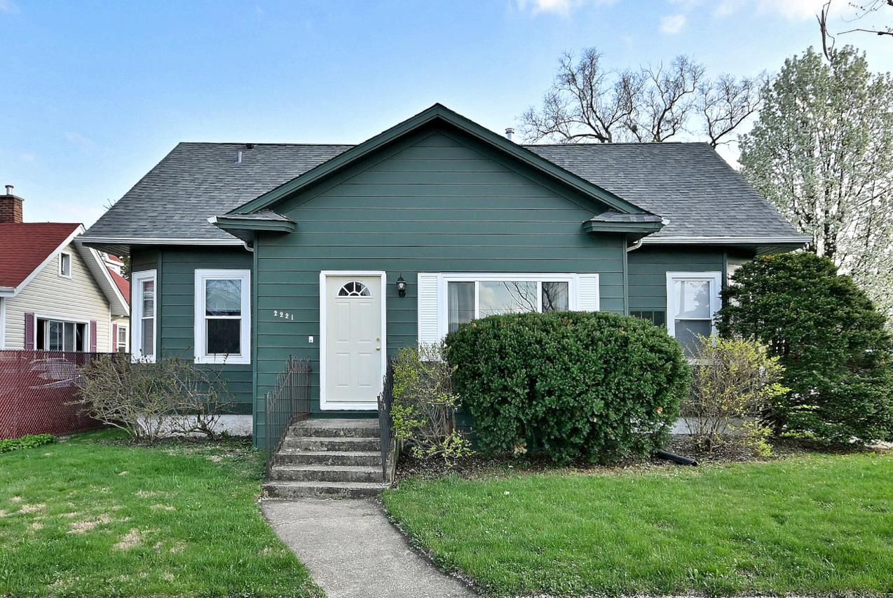 2221 119th Pl., Blue Island, IL 60406